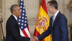Julio de 2016: Felipe VI saluda al presidente de los EE.UU., en el salón de las Columnas del Palacio Real, en su primera visita oficial a España