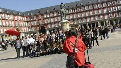 Los turistas gastan en Madrid un 52 por ciento más que la media de España