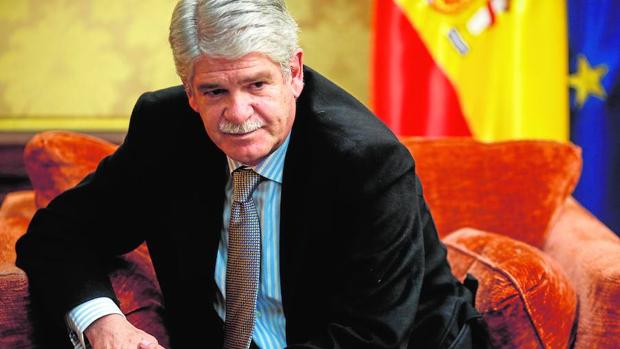 El ministro de Asuntos Exteriores, Alfonso Dastis, ayer en su despacho del Palacio de Santa Cruz