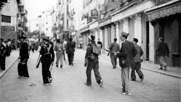 Milicianos del Ejército Popular de la II República entran en la ciudad de Guadalajara