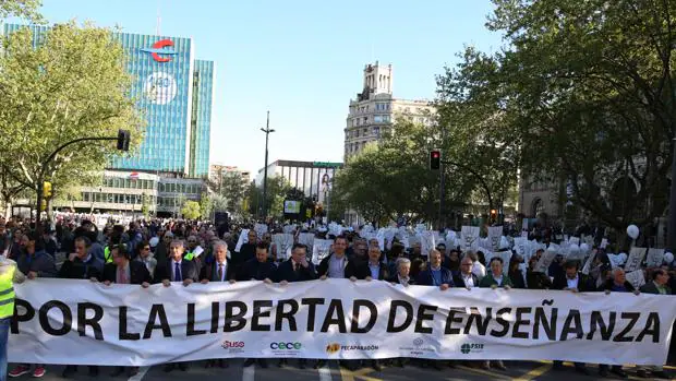 Cabecera de la manifestación que recorrió este martes las calles de Zaragoza