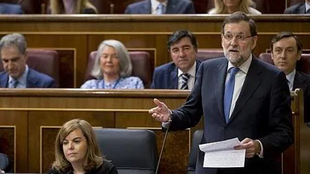Mariano Rajoy se dirige a la oposición desde su escaño