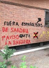 «Fuera españolista, primer aviso»: amenazan a un vecino por colgar la bandera de España