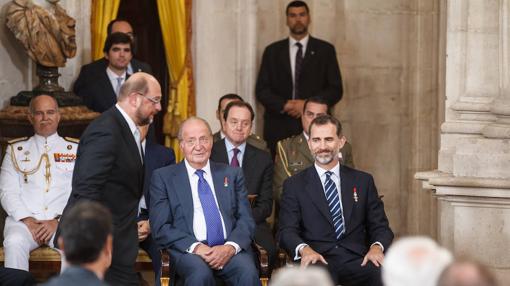 Los dos Reyes, en la aniversario de la UE, en el Salón de Columnas del Palacio Real
