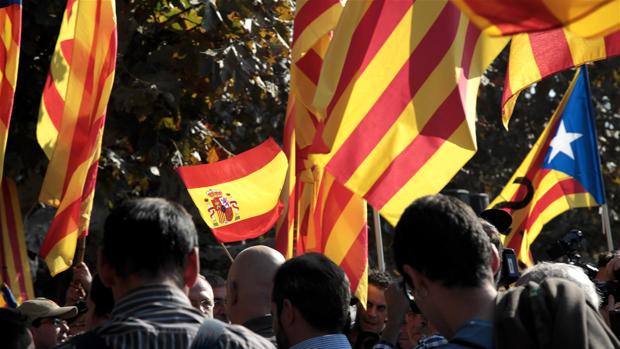 1octubre - CRISIS EN CATALUÑA - Página 4 Banderas_catalunia-kDAH--620x349@abc