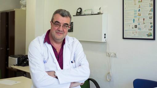 El jefe de la Unidad de Cefaleas del Hospital Clínico Universitario de Valladolid, Ángel Luis Guerrero