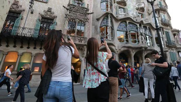 Hemeroteca: Barcelona quiere que el turista pague más en el transporte público | Autor del artículo: Finanzas.com