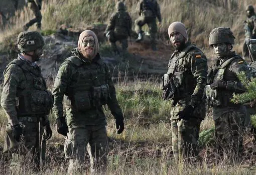 Militares españoles desplegados ahora en Letonian en una misión de la OTAN