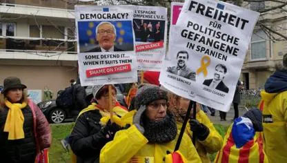 Puigdemont lidera una marcha con consignas anti UE en Bruselas