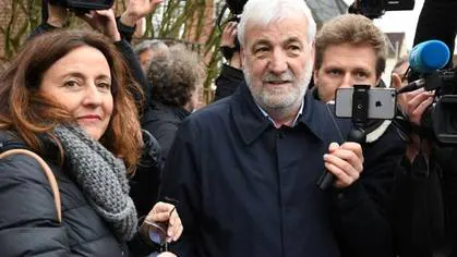 Puigdemont viajaba con Matamala y dos conductores de la Generalitat