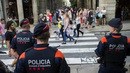 La Policía Nacional interroga a una treintena de mossos por el 1-O