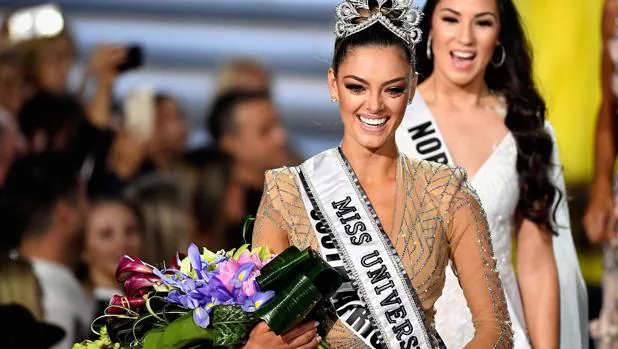 La sudafricana Demi-Leigh Nel-Peters se ha proclamado nueva Miss Universo