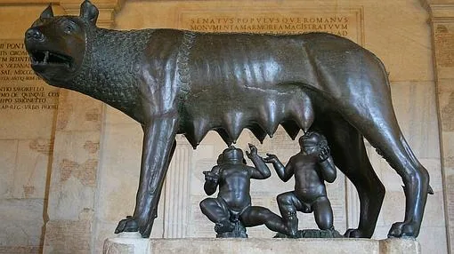 Estatua de la loba amamantando a Rómulo y Remo