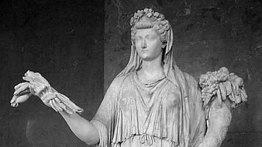 Estatua de Livia ataviada como Ceres (Museo del Louvre, París).