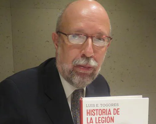 Luis Eugenio Togores, durante la presentación de su libro