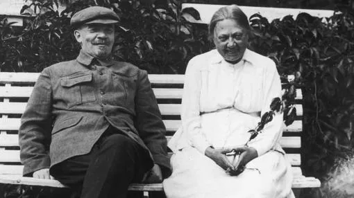 Lenin9, junto a su esposa en 1922