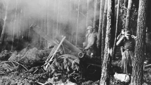 Un mortero alemán dispara el 22 de noviembre de 1944 en el bosque de Hürtgen