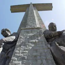 La cruz del Valle de los Caídos, desde abajo, en el año 2000