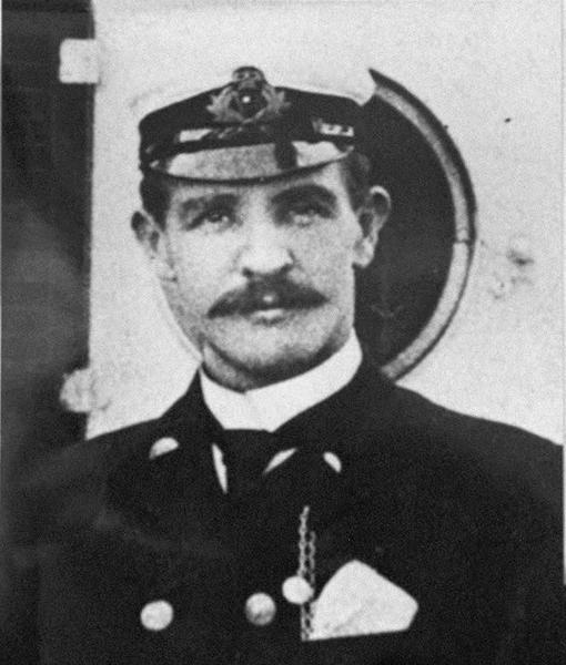 Murdoch, primer oficial del Titanic