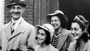 La familia Frank; Ana es la segunda por la izquierda