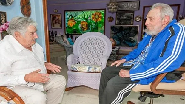 Fidel Castro y José Mujica reunidos esta semana en La Habana en casa del líder del castrismo, en una imagen divulgada el sábado por la web oficial Cubadebate