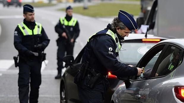 La Policía belga realiza controles a vehículos