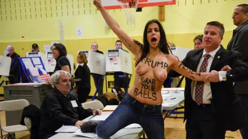 Resultado de imagen de fotos de Femen en las elecciones de EEUU