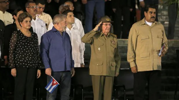 Raúl Castro llama a continuar «la construcción del socialismo en Cuba» en el adiós a Fidel
