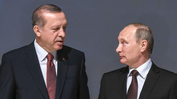 Putin: «El asesinato del embajador va contra los lazos ruso-turcos y la paz en Siria»