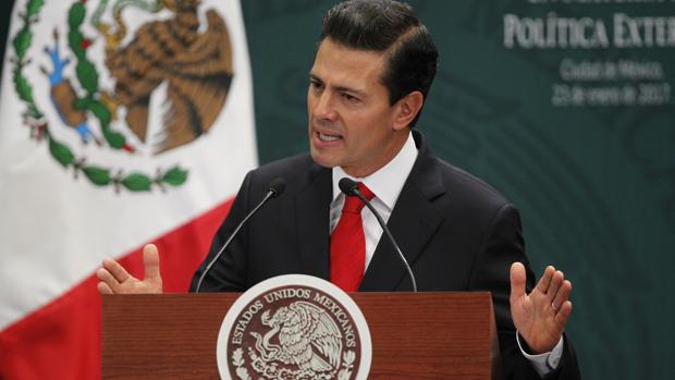 Senadores mexicanos piden a Peña Nieto que cancele su reunión con Trump