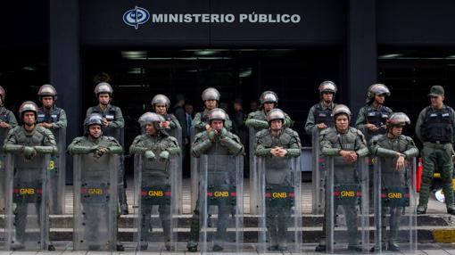 La Guardia Nacional Bolivariana protege la sede del Ministerio Público en Caracas