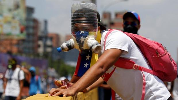 Maduro, atrapado entre la protesta y el ala dura chavista