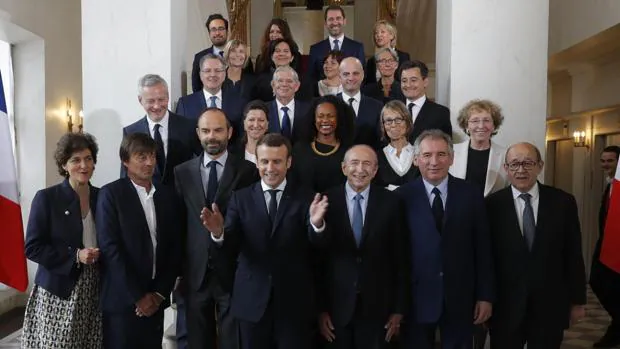 Emmanuel Macron, la pasada semana con los miembros de su gobierno tras el primer Consejo de Ministros