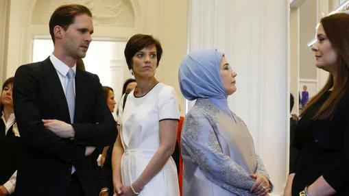 Gauthier Destenay y las primeras damas mundiales durante la cumbre de la OTAN