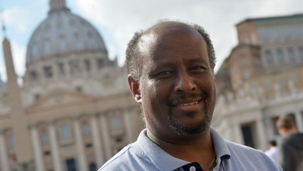La justicia italiana investiga un cura eritreo, candidato al Nobel, por favorecer a la inmigración clandestina