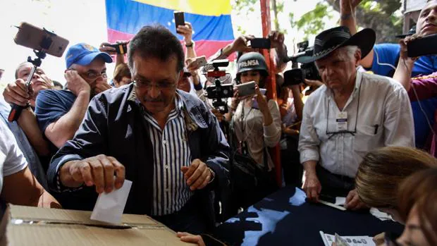El exdiputado del partido chavista, Germán Ferrer, y marido de la Fiscal Luisa Ortega Díaz, al que le ha sido retirada la inmunidad