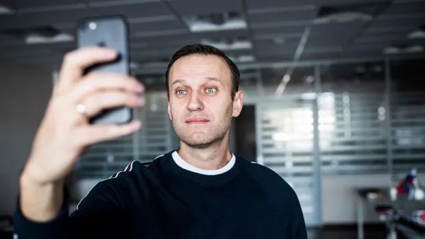 Navalni, el principal líder opositor de Putin, de nuevo en libertad
