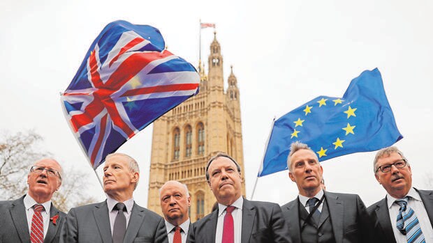 DUP: los 10 diputados que traen de cabeza al Brexit
