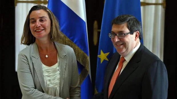 «Mogherini ha ido a hacerse una foto con Castro sin contactar con los opositores»