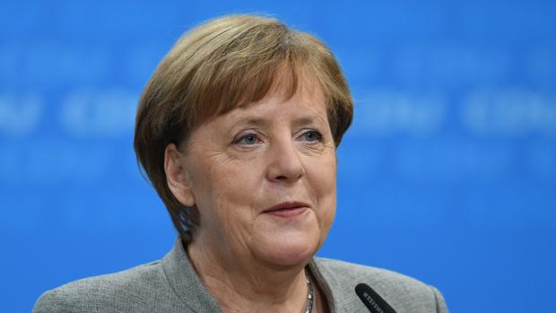 Merkel saluda el «sí» socialdemócrata y se prepara para «intensas» negociaciones