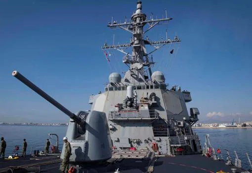 El destructor estadounidense USS Donald Cook zarpa de Larnaca (Chipre), el pasado lunes