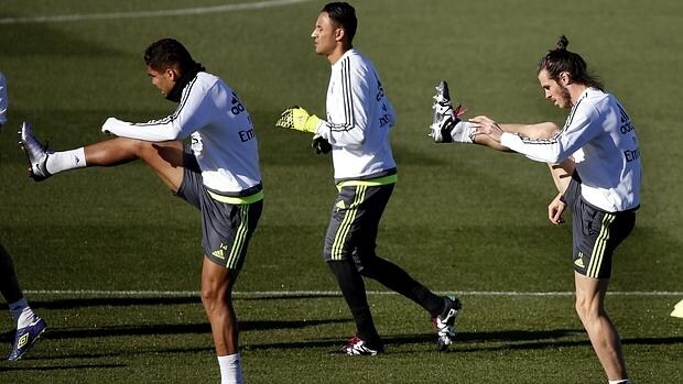 Casemiro, Keylor y Bale, en el entrenamiento previo al partido frente al Getafe