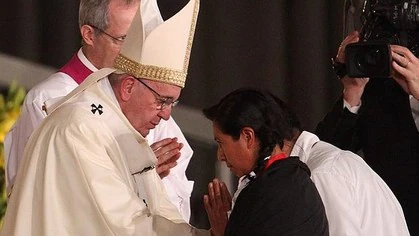 El Papa, ante la Virgen de Guadalupe: «Nos puede hacer bien mirarla a ella»