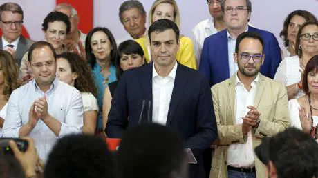 Sánchez lleva al PSOE a otro mal resultado: cinco escaños menos