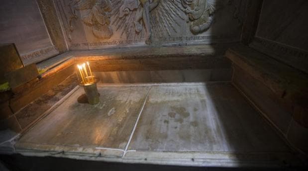Vista de la tumba de Jesucristo en la Iglesia de la Santa Sepultura en Jerusalén