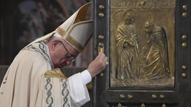 El Papa Francisco concede a todos los sacerdotes la facultad de absolver del pecado del aborto de forma permanente Papa-carta-misericordia-kwcD--620x349@abc