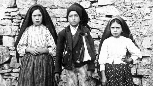 Lucia, Francisco y Jacinta, en 1917