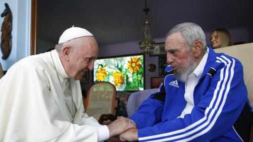 El Papa Francisco con Fidel Castro en 2015