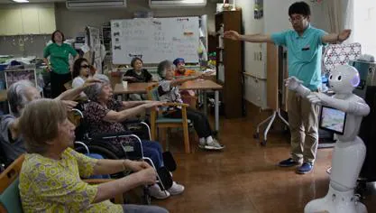 Japón confía en la última generación de robots para cuidar a los ancianos