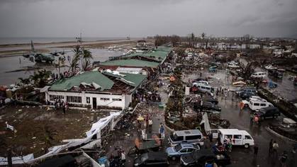 Al menos 130 muertos por la tormenta Tembin en Filipinas